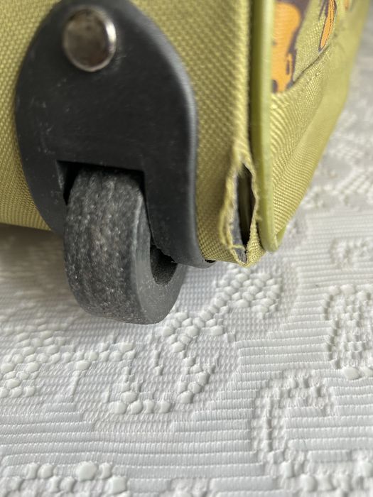 Продам дорожну   сумку на колесах.