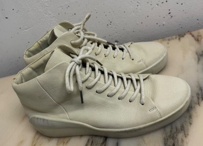 Bota Branca pouco uso Ecco