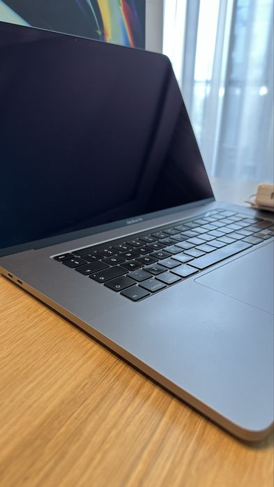 MacBook Pro 16” 2019 – i7 / 32 GB RAM
