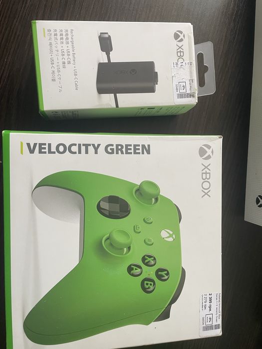 Xbox one s 1tb 2джойстика