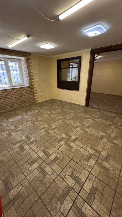 Продам комерційне приміщення в центрі