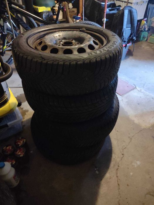 Komplet opon Goodyear 205/55/16 + stalowe felgi