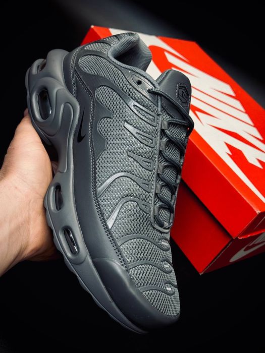 Nike 95 TN Plus Gray чоловічі весінні кросівки сірі / Найк 95 ТН Плюс