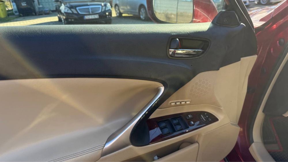 Lexus  IS  220 D