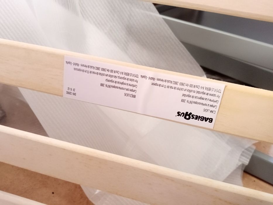 Cama para bebê nova