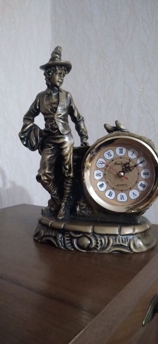 Часи,годинник настільний
