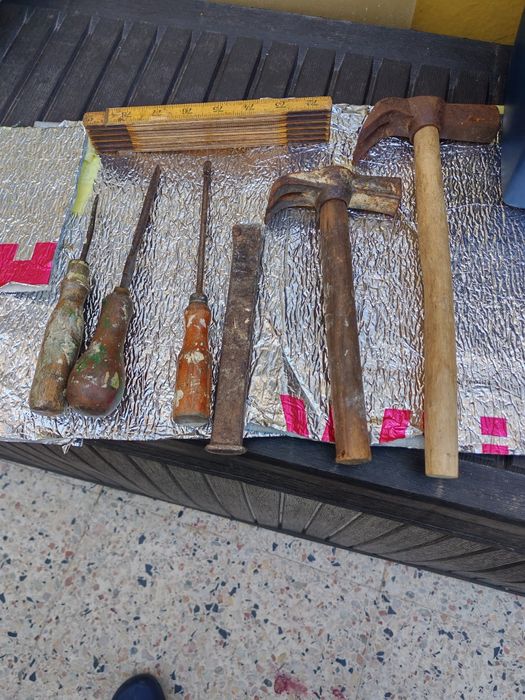 Vendo conjunto de ferramentas e metro antigas