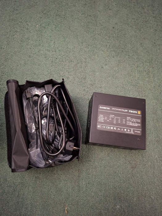 Chieftec 750 Ватт   Блок живлення  Chieftec GPX 750FC