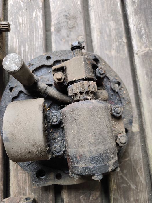 Pompa hydrauliczna z pokrywą Ursus C-360.