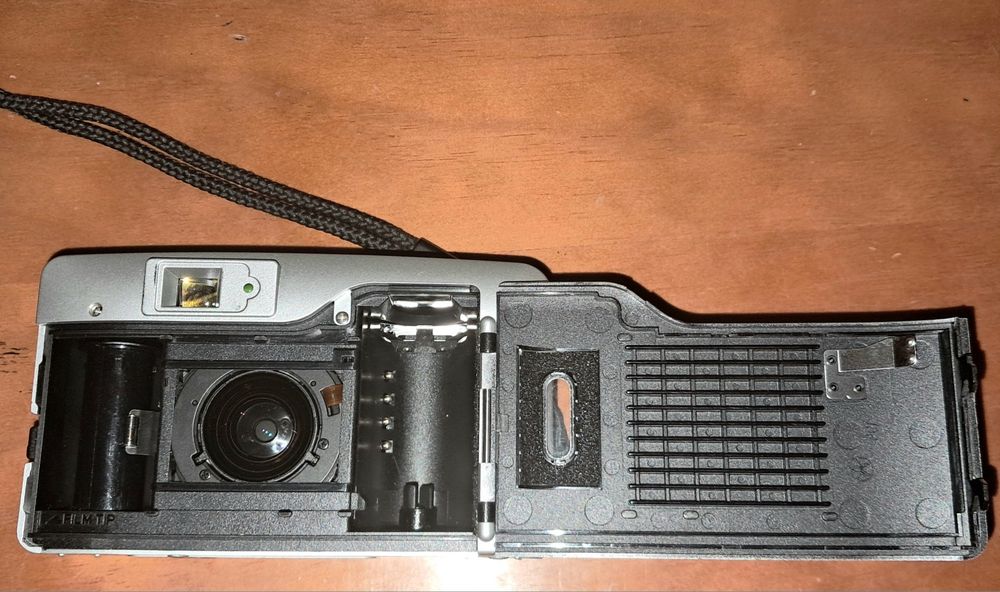 Máquina fotográfica com bolsa