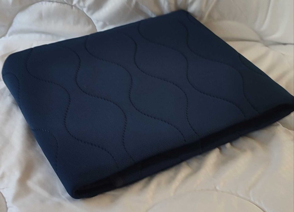 Водонепроницаемая простыня для людей, страдающих недержанием мочи.