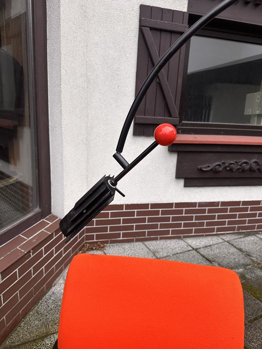 Robert Haussmann dla Swisslamps International lampa łukowa.