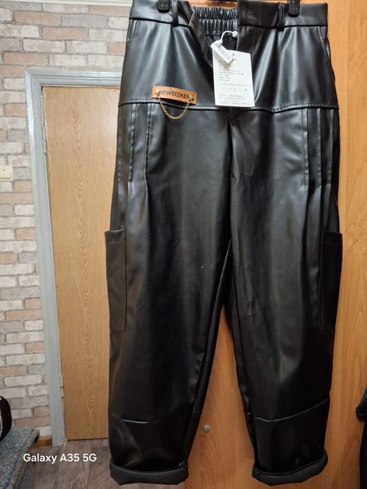 Кожаные штаны свободного кроя