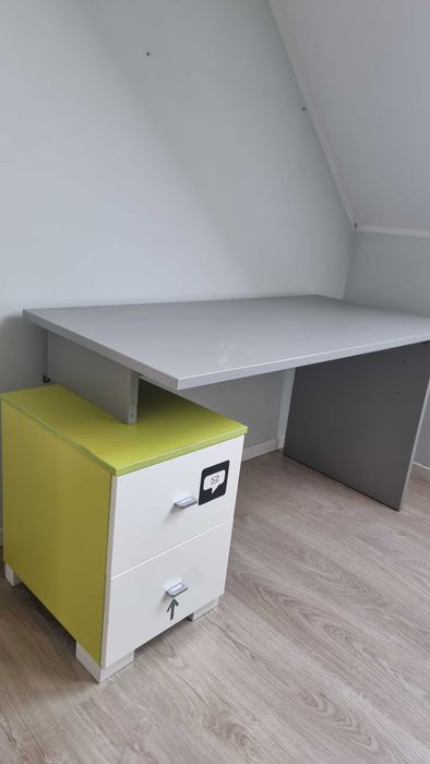 Regał i biurko firmy Meblik