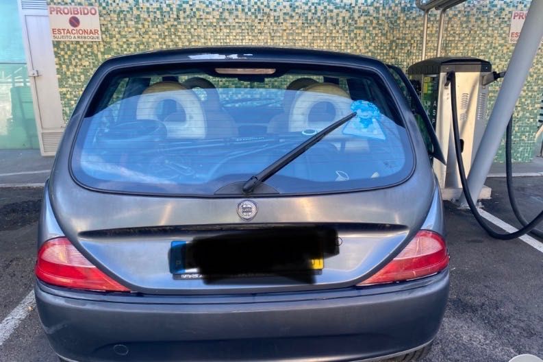 Vendo carro Lancia Y
