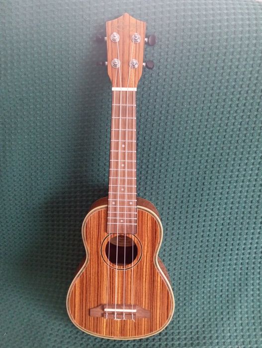 Ukulele sopranowe z pokrowcem