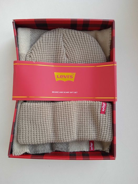 Набір : шапка і шарф  Levi’s. З США. Оригінал. Новий