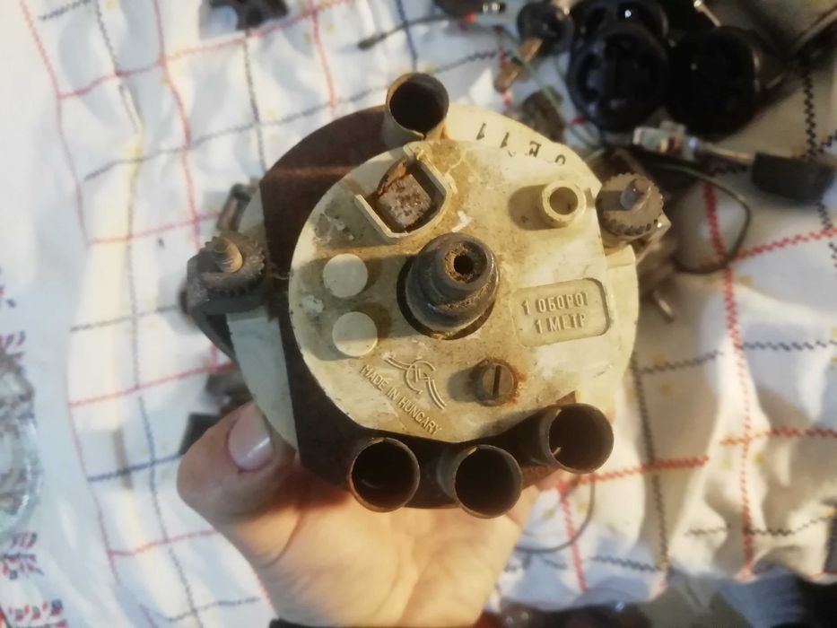 Автозапчастини різні 1 лотом