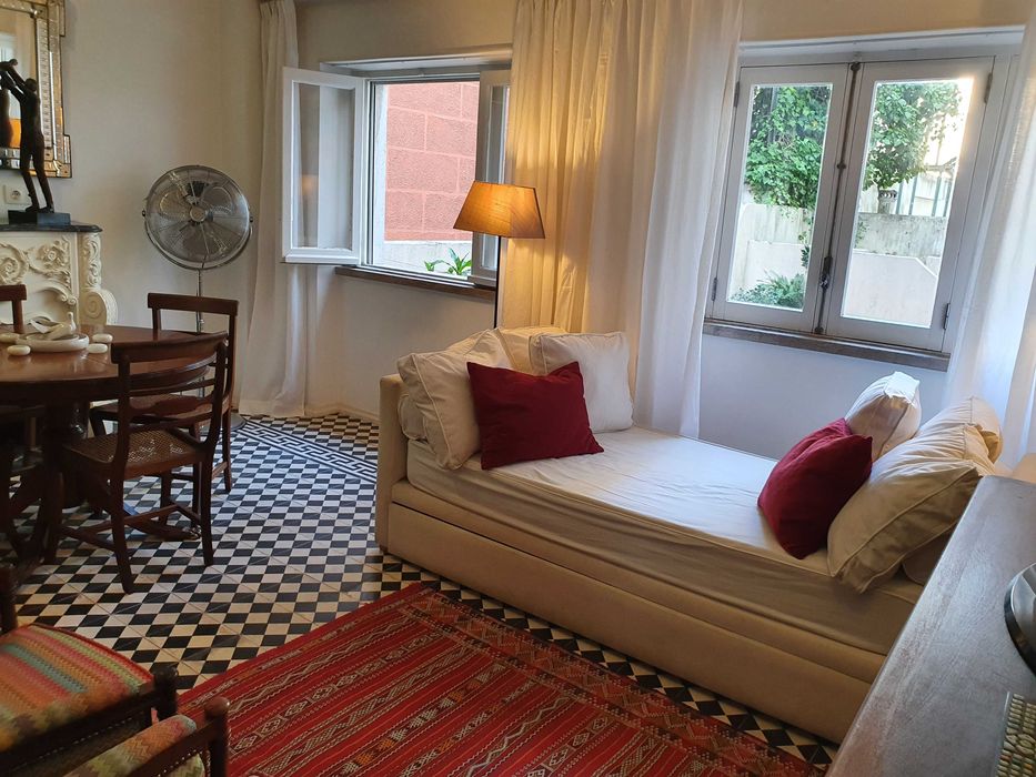 Cama/sofá com dois colchões da casa KiloAmericano