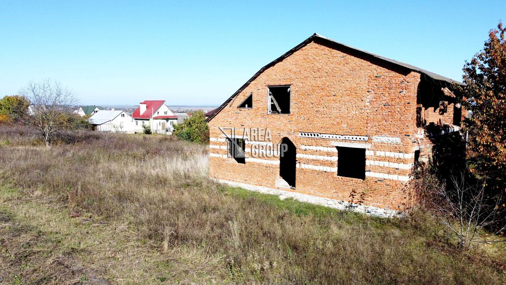 Продається земельна ділянка з недобудовою с.Довжок.