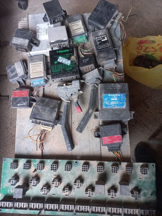 Блок предохранителей,реле,переключчтели поворотов,аварийка вольво фл6