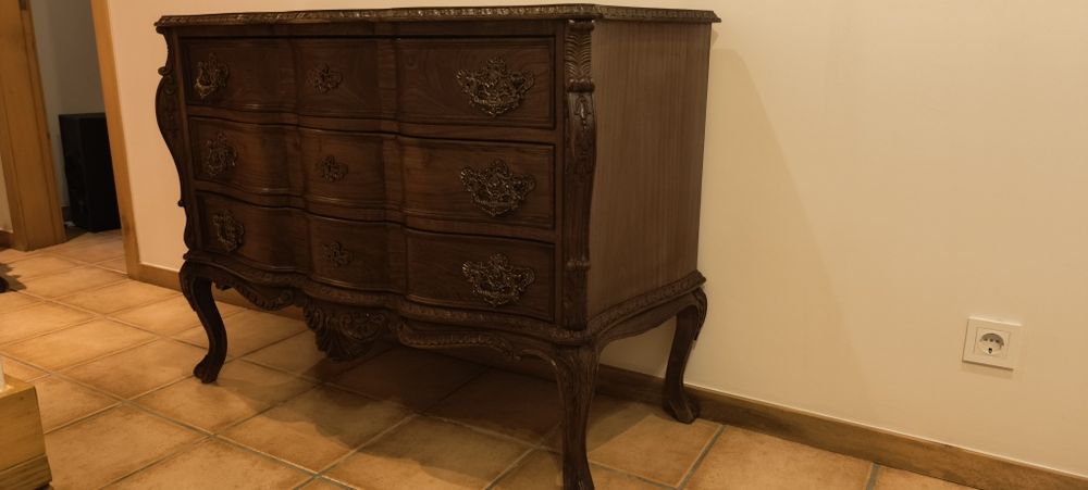 Cómoda D. José em madeira de castanho