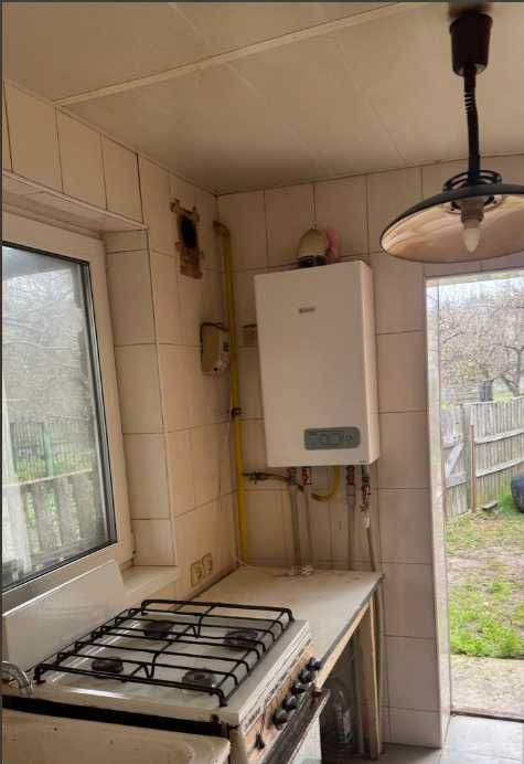 Будинок біля метро Житомірська