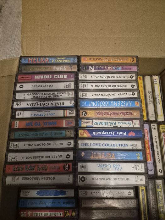 Zestaw 100 kaset audio