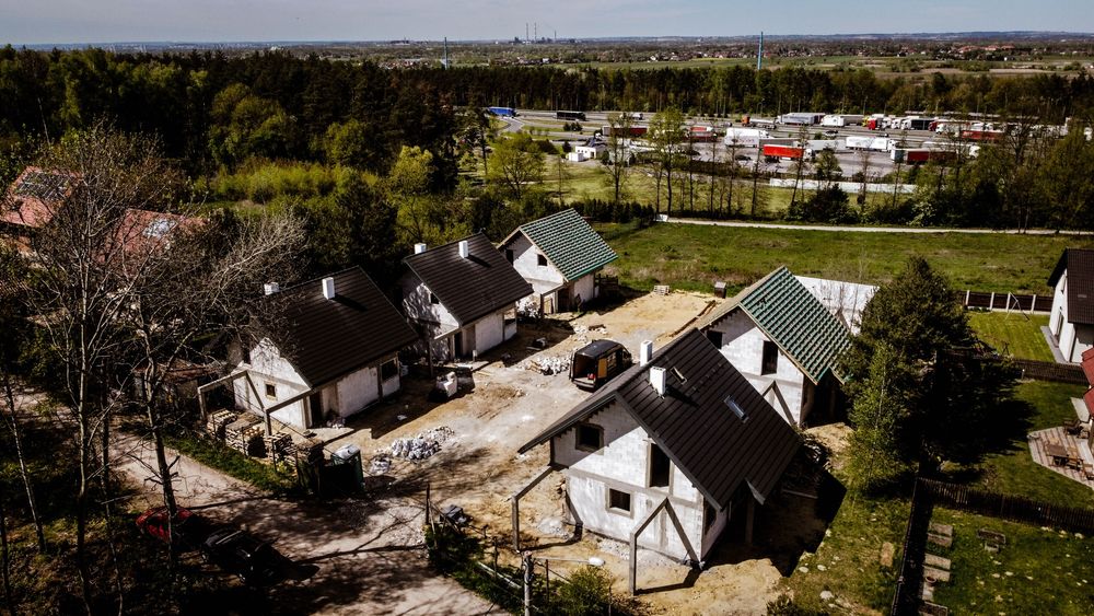 Budowa domu, budowa od podstaw, osiedla mieszkalne, prace budowlane