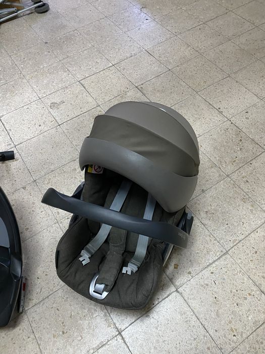 Cadeira de bebé OVO Cybex com base de fixação para automóvel