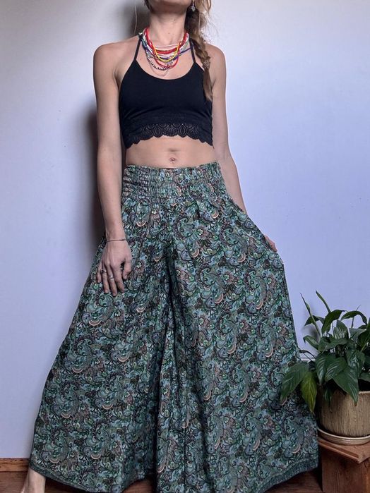 Spódnicospodnie spodnie z szerokimi nogawkami