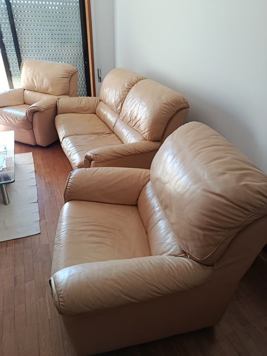 Sofá em pele, bom estado