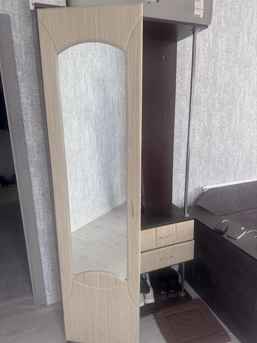 Продам гарну шафу у коридор