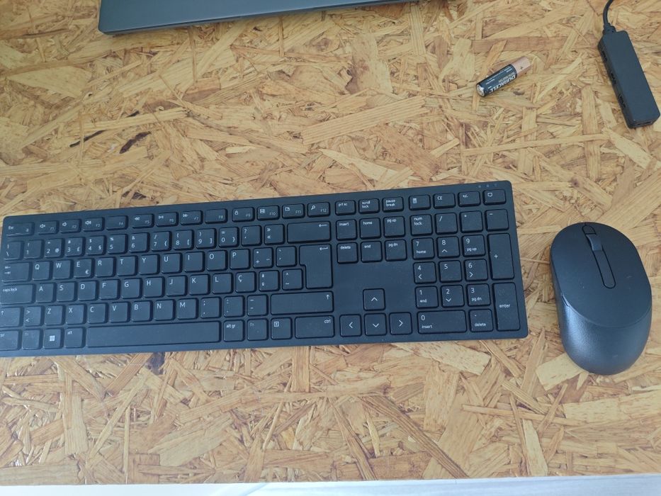 Teclado e rato sem fios