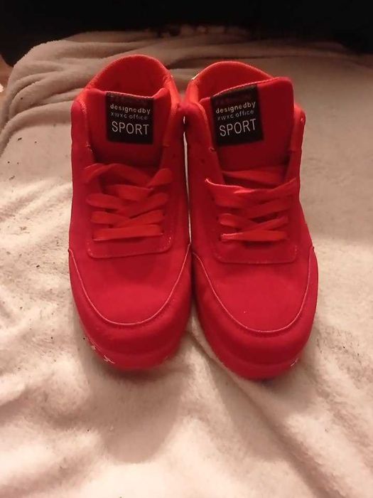 Buty sportowe damskie