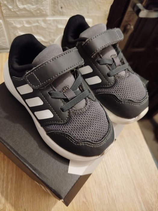 Дві пари дитячий кросівок Adidas 23р.