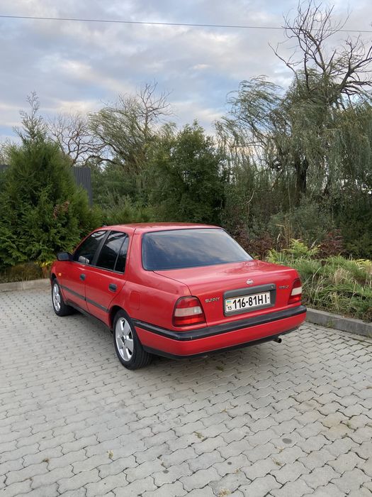 Nissan Sunny.