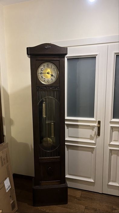 Годинник підлоговий антикварний.