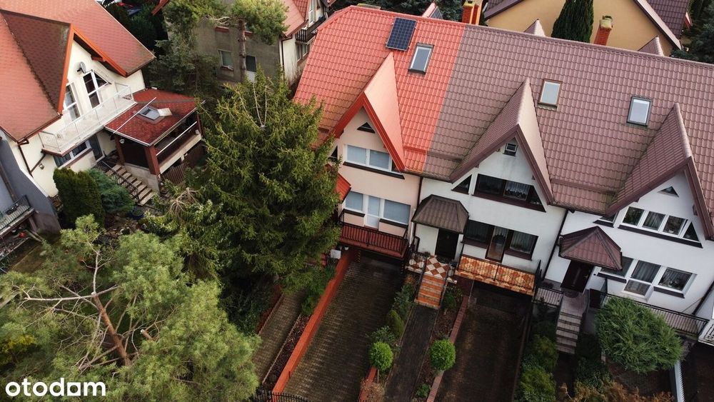 Elegancki dom szeregowy na kameralnym osiedlu – gotowy do zamieszkania