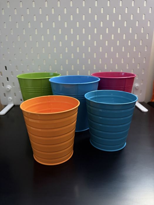 Conjunto 5 vasos/cachepots metálicos coloridos – decoração