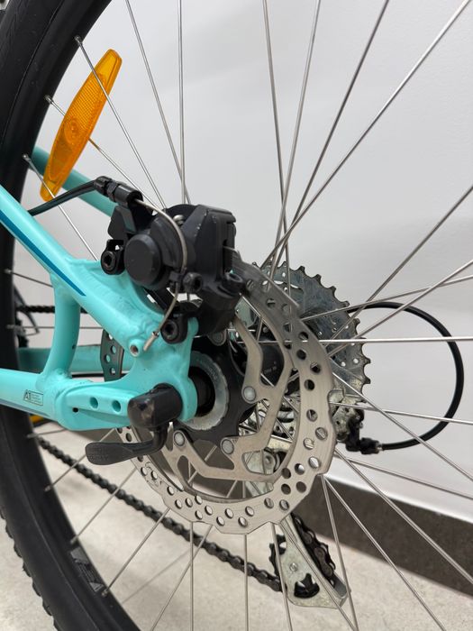 Rower MTB Specialized Jynx 650B. Rozmiar S. Bardzo dobry stan w pięknym kolorze. Oryginalny osprzęt. Opony Specialized Fast Trak. Dowód zakupu.