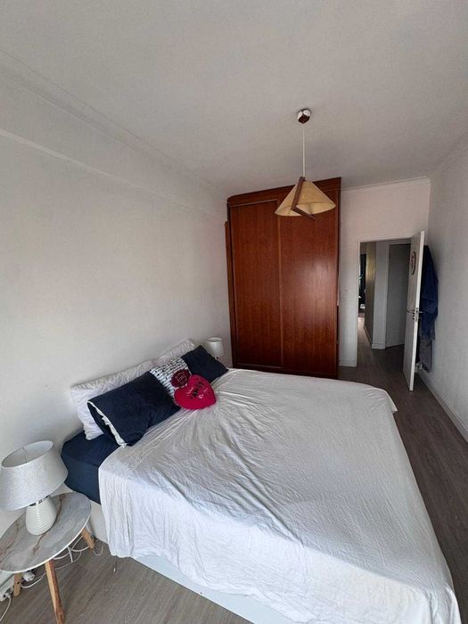 Quarto p/ Casal em Alhandra c casa de banho privativa e marquise