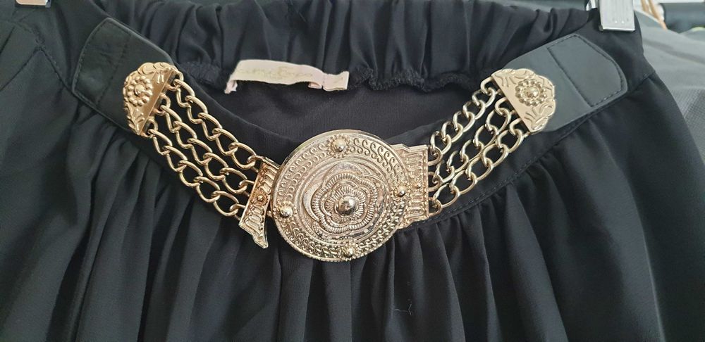 Saia comprida com detalhe na cintura