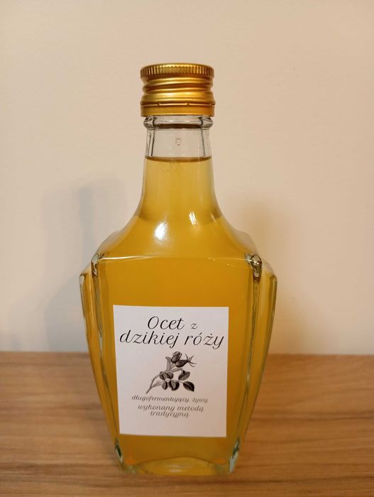 Zywy ocet z owocow dzikiej rozy domowy naturalny niepasteryzowany