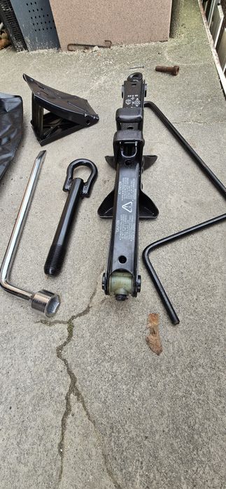 Podnośnik Toyota Yaris ll