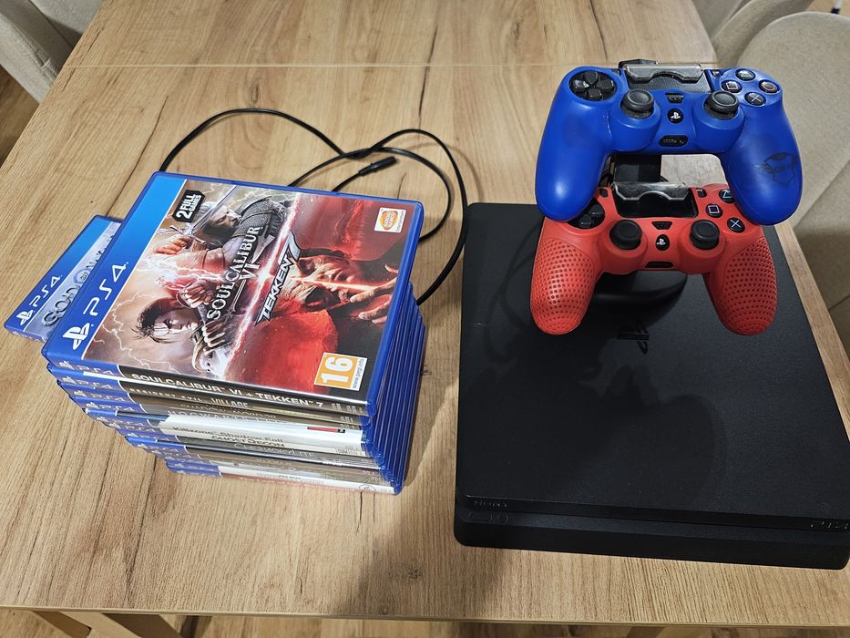 Play Station 4 + 2 pady + gry