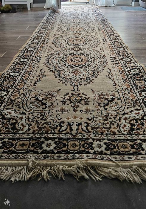 Długi, perski dywan