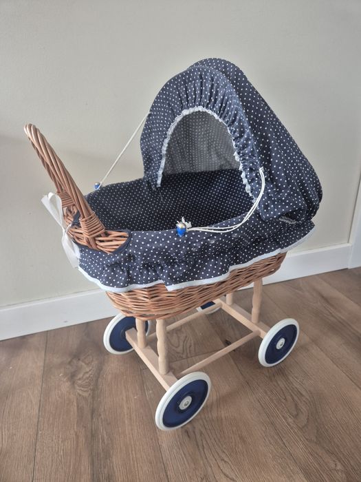 Wózek wiklinowy dla lalek