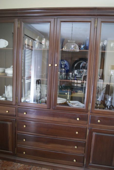 Móvel de Sala em madeira de Mogno