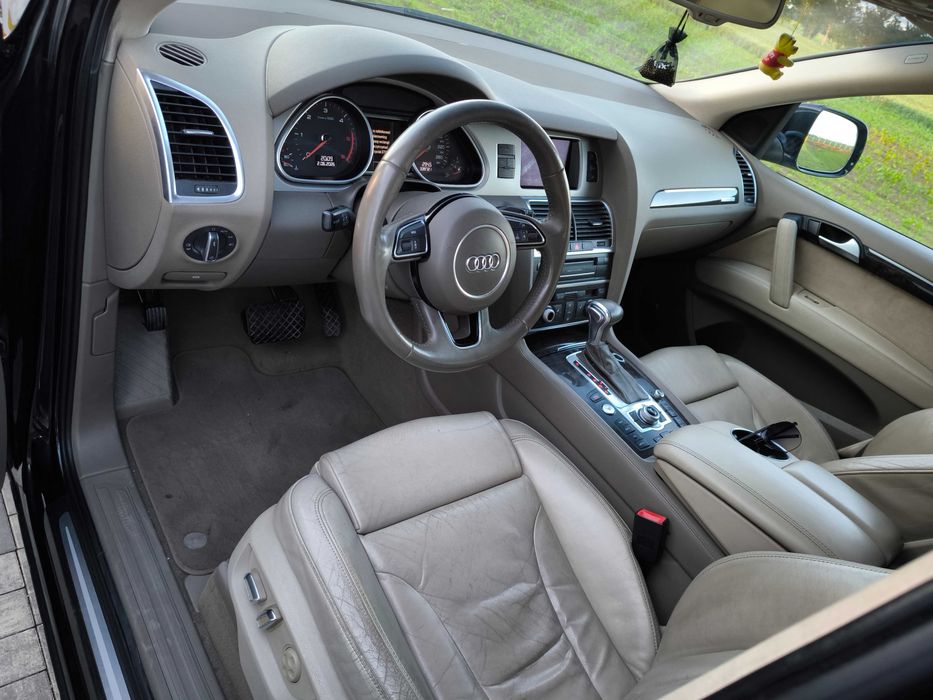 Samochód Audi Q7